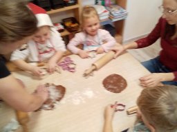 2025-12-02 Piernikowo i lukrowo u Biedronek